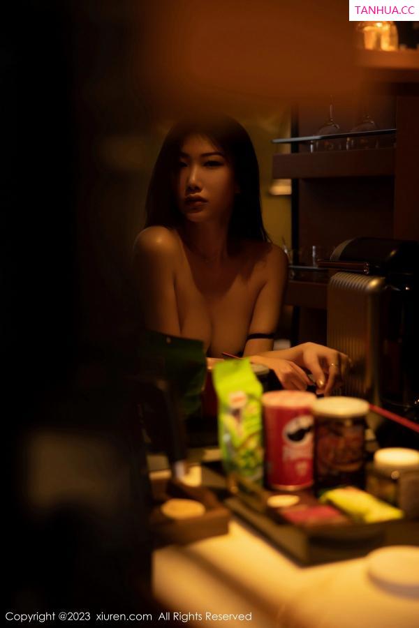   [XiuRen]高清写真图 2023.03.15 No.6418 李佳芮Cherie 短裙美腿第54张图片